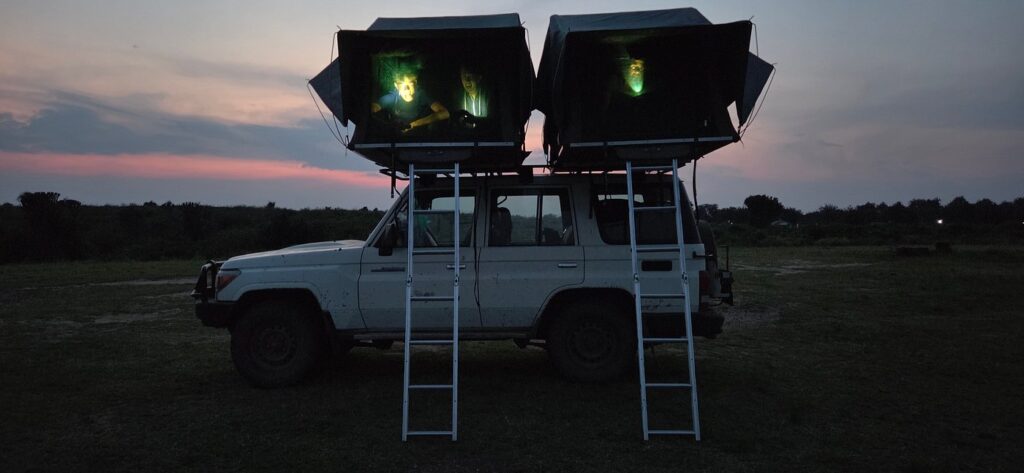 4x4 Land Cruiser with 2 Rooftop Tents in Arusha